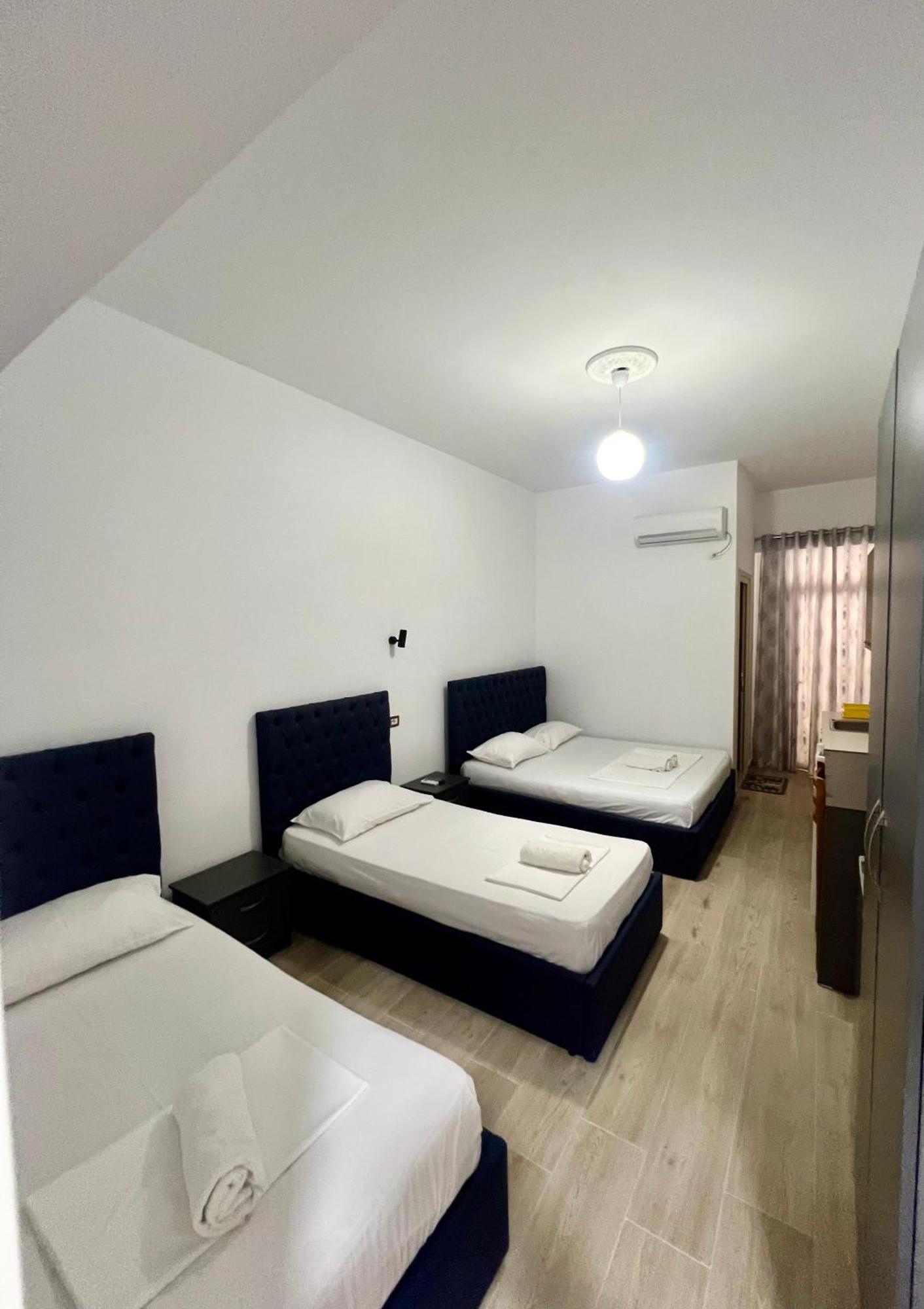 Hotel Villa Flowers Vlorë Buitenkant foto